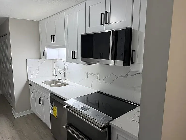 418 Engle Dr — Photo 1
