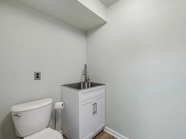 530 Highland Dr — Photo 2