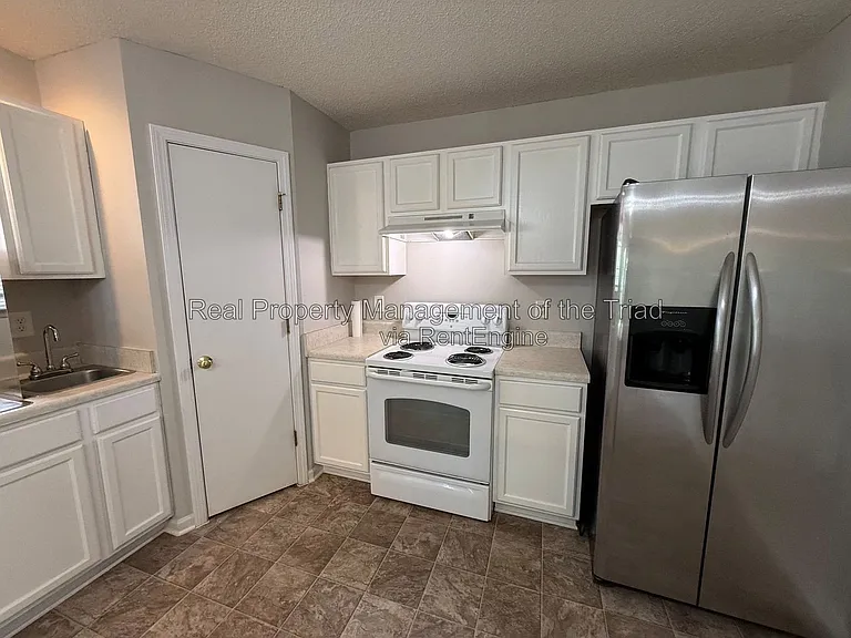 809 Topsail Dr — Photo 4