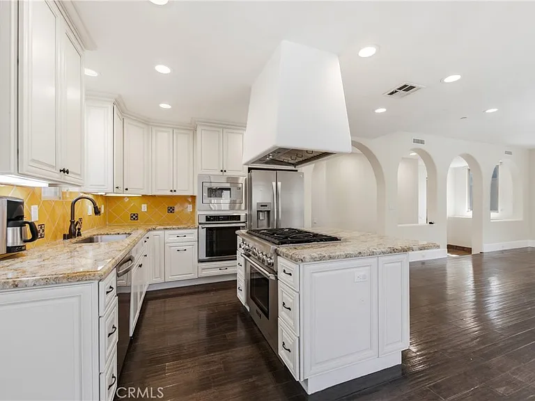 1918 Harriman Ln — Photo 9