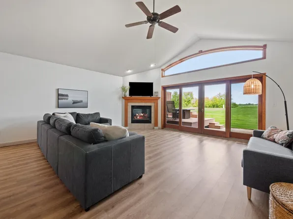 1157 E Lake Geneva Rd NE, Alexandria, MN 56308