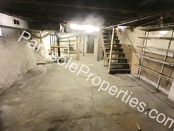 4th image of 829 Woodlawn St