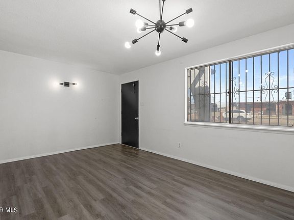 5th image of 10541 Goodman St