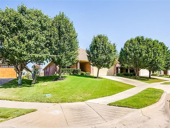 3rd image of 2928 Greenway Dr