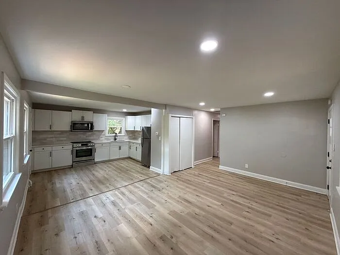 9411 Loblolly Ln — Photo 3