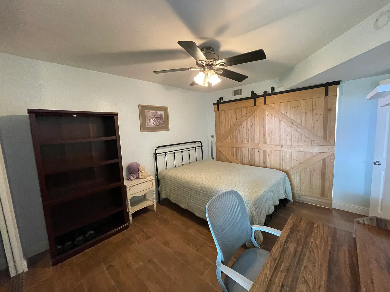 2 bed, 880 sqft, $3,600 — Photo 2