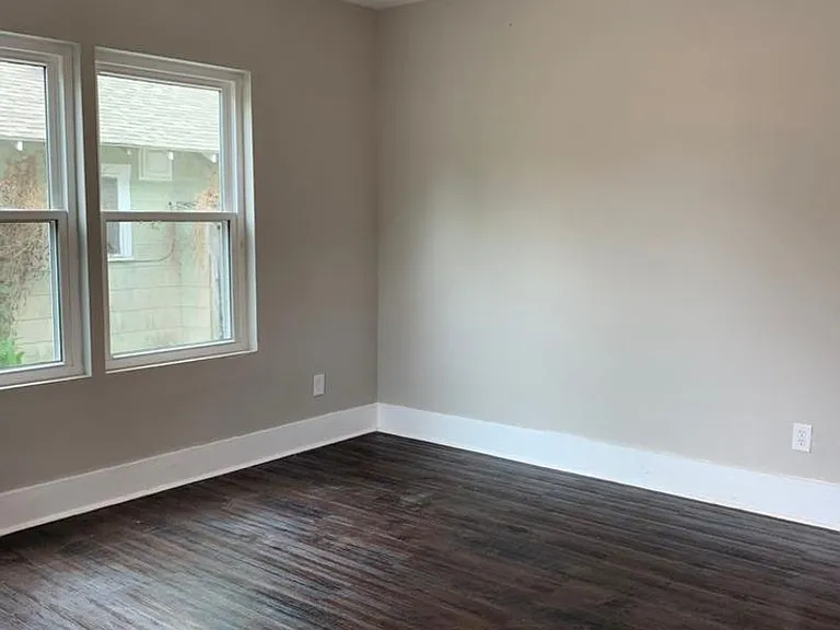 211 E Sterling St — Photo 14