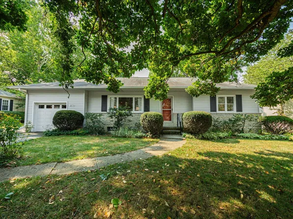 275 W South St, Worthington, OH 43085