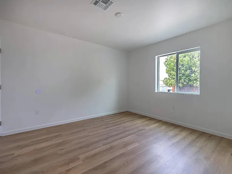 938 E. Waverly St. — Photo 14