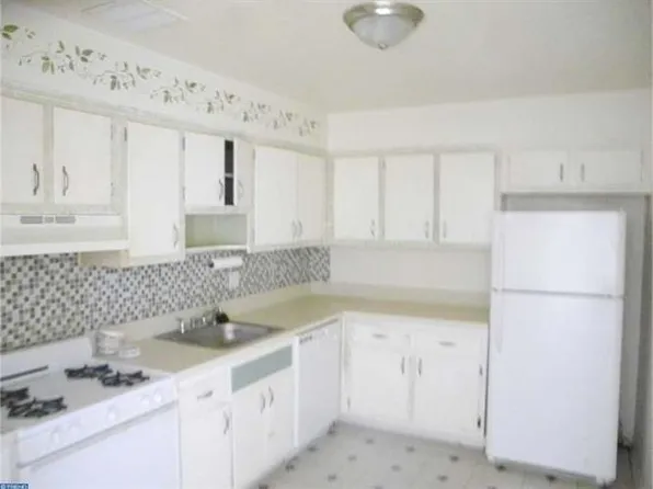7935 Bustleton Ave, Philadelphia, PA 19152