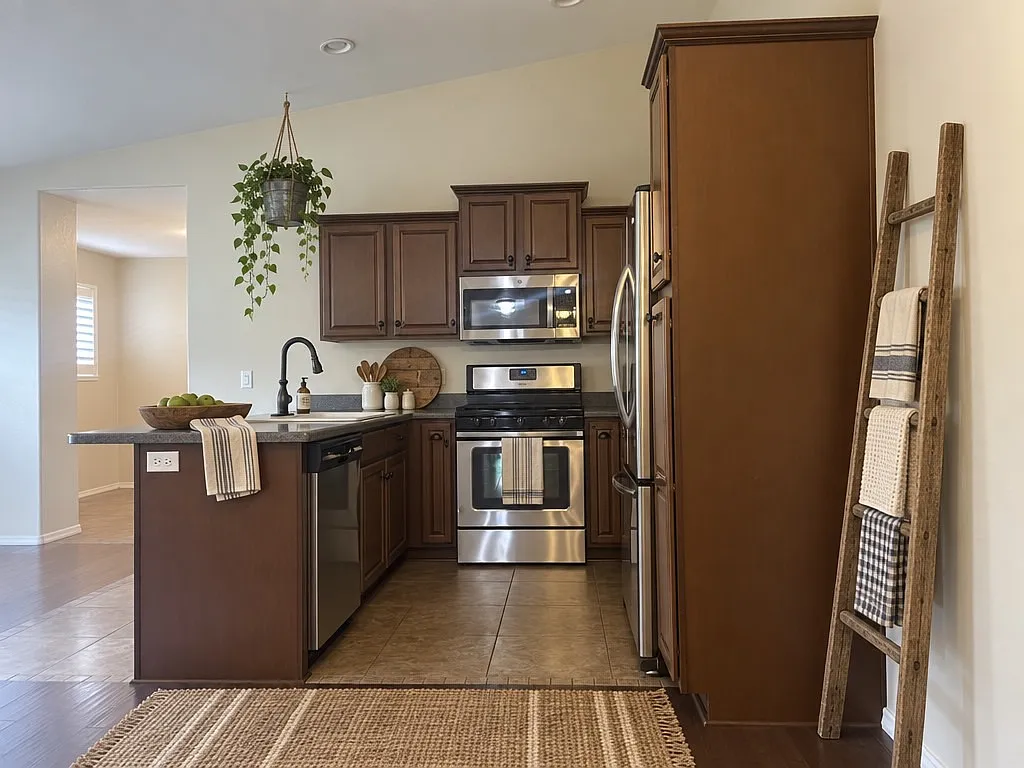 2 bed, 1000 sqft, $1,725 — Photo 4