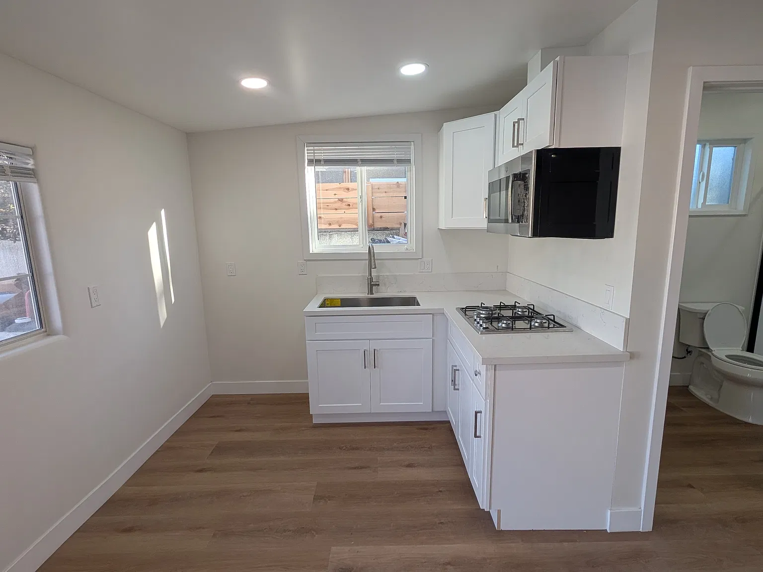 Studio, 420 sqft, $1,900 — Photo 3