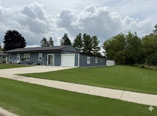 621 Cook St, De Pere, WI 54115