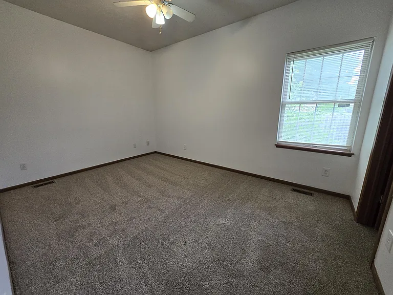 748 W Belmont Ave — Photo 8