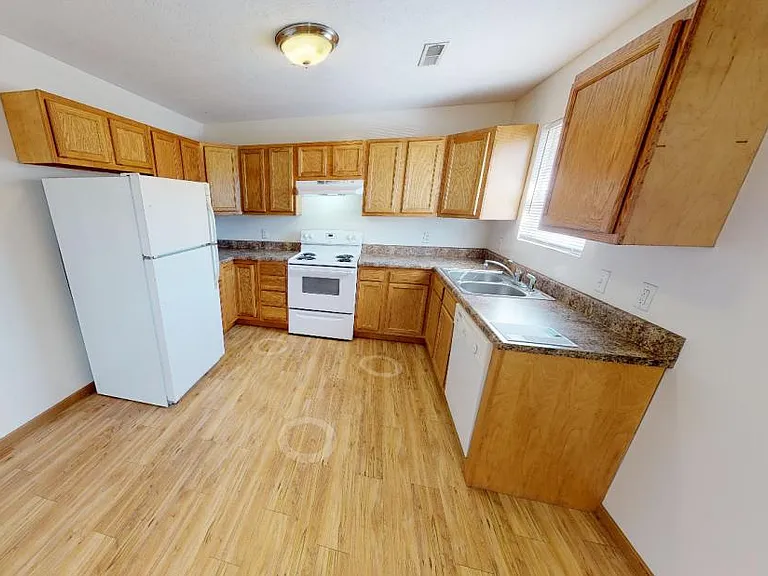 813 W Prairie St — Photo 2