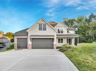 4421 NE Gateway Dr, Lees Summit, MO 64064