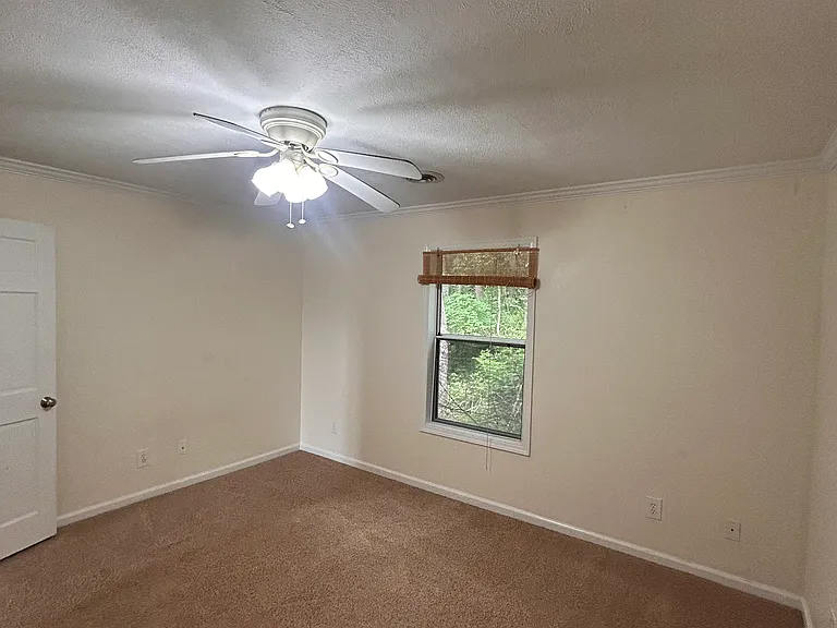 200 Stewart Ln #10 — Photo 15