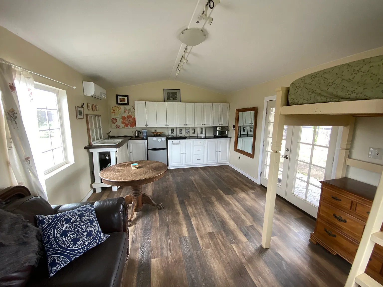 Studio, 300 sqft, $1,650 — Photo 2
