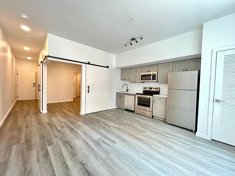 725 W Pratt St. — Photo 54