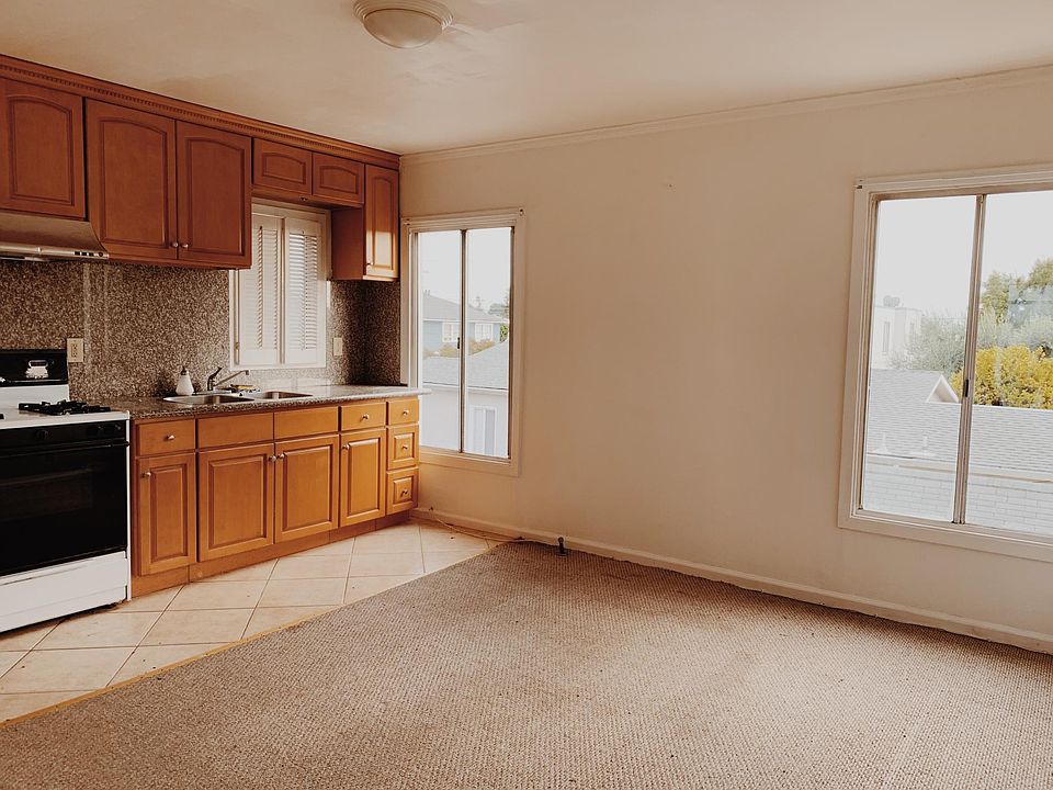 1st image of 427 33rd St