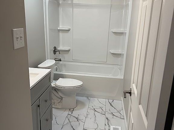 4th image of 127 Pinehurst Dr