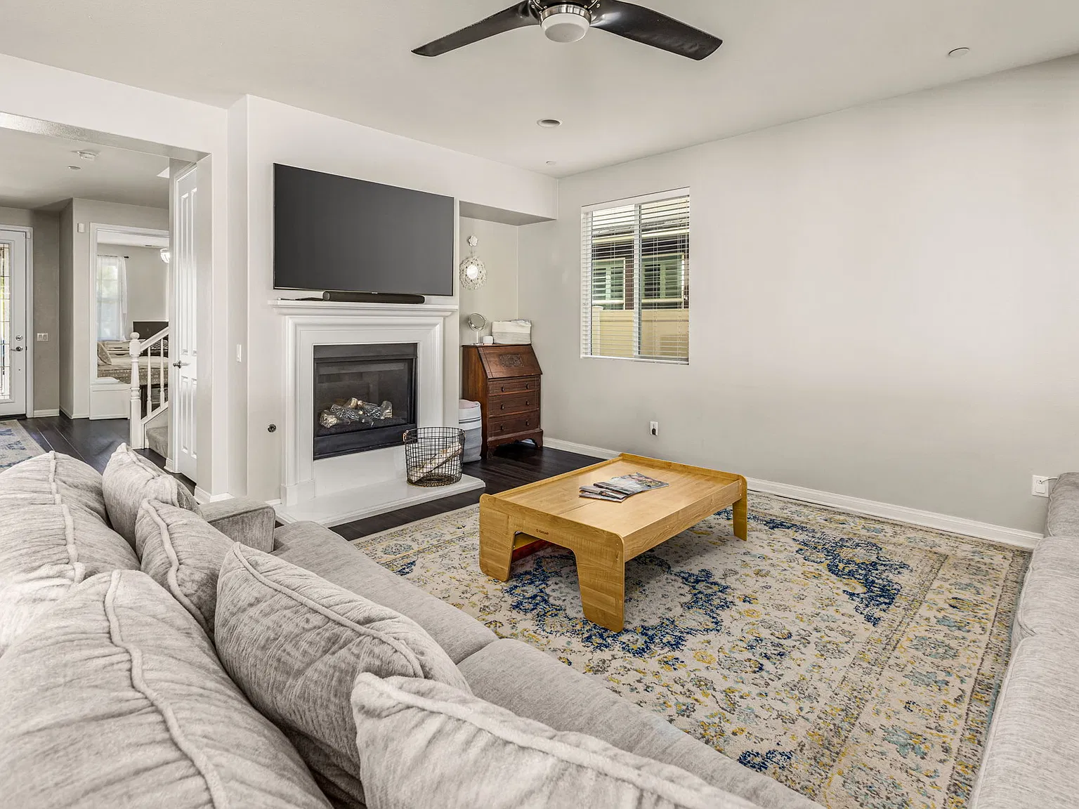 4 bed, 2823 sqft, $4,395 — Photo 4