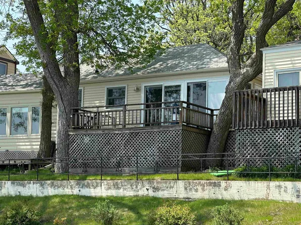 1280 Village Oaks Dr #14, Okoboji, IA 51355