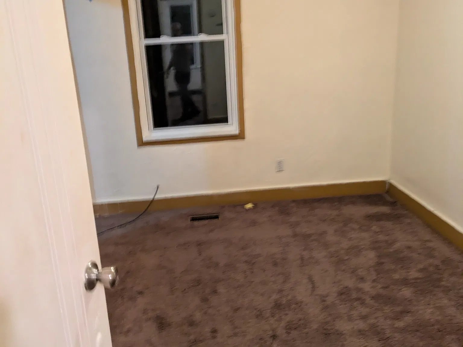 3 bed, 1000 sqft, $1,100 — Photo 1