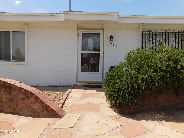 1013 Le Barron Rd — Photo 4