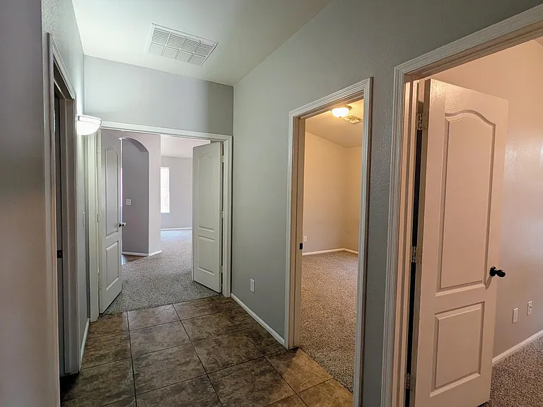 738 E Saddle Way — Photo 10