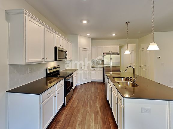 3rd image of 563 Rivermist Dr