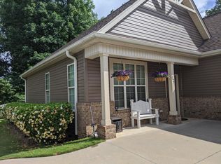 127 Cove View Ct, Seneca, SC 29678