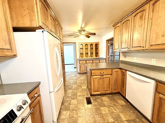 4th image of 3412 Greenwood Dr