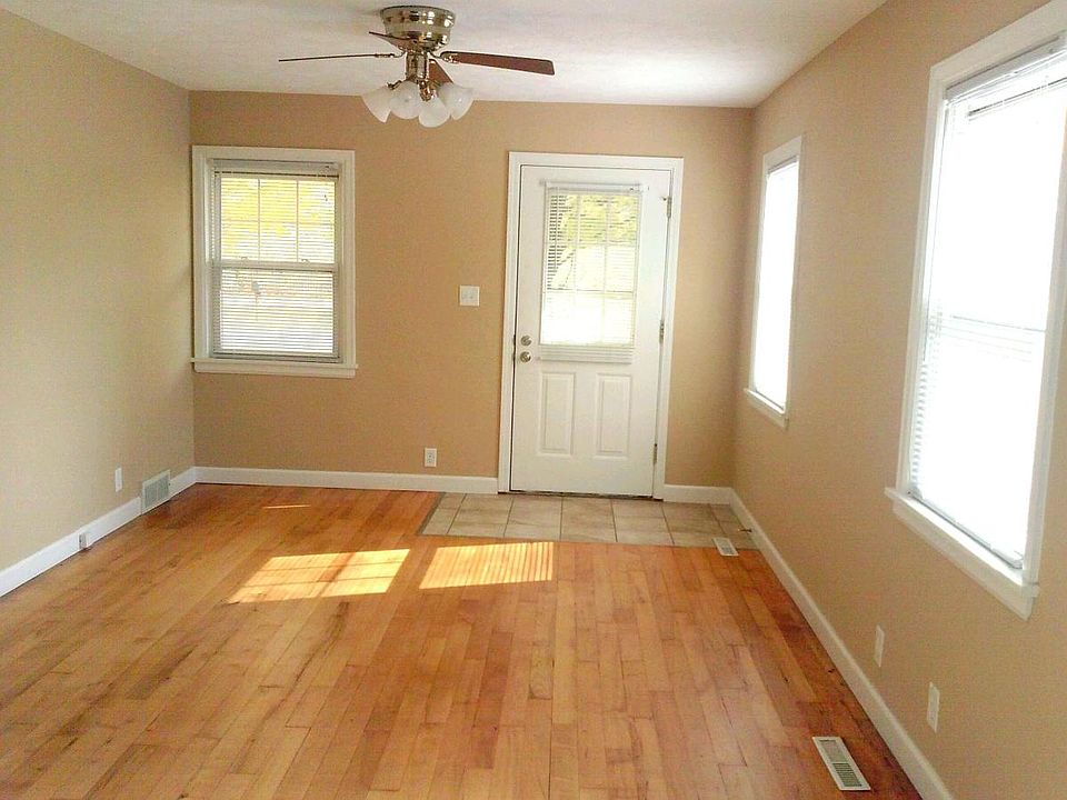 Huge Bright Living Room!