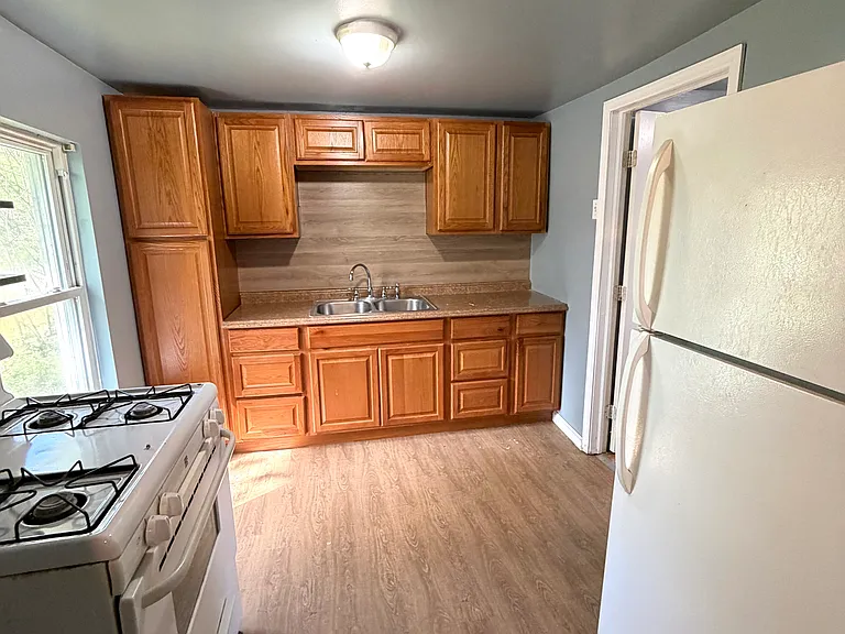 12 Brown Ave #B — Photo 3