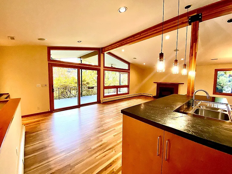 306 E Curling Dr — Photo 8
