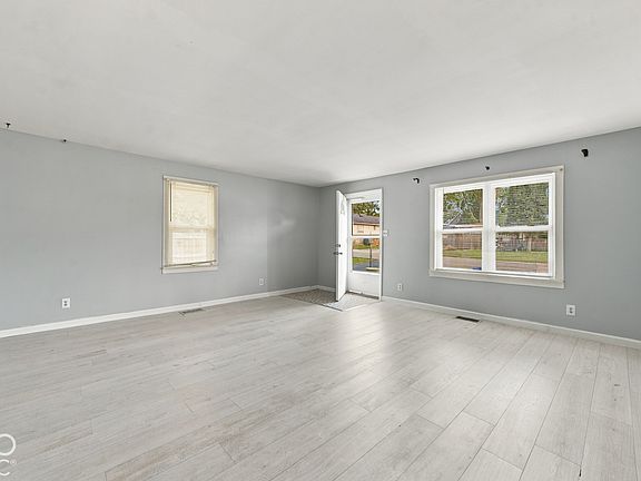 4th image of 2401 W 11th St