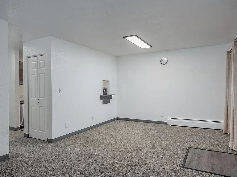1421 Kent Ct — Photo 6