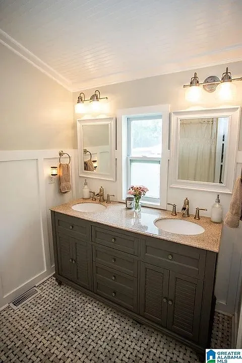 Beatiful Home for Rent in the Heart of Old Town Helena — Photo 4