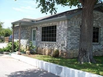 2nd image of 217 Schreiner St