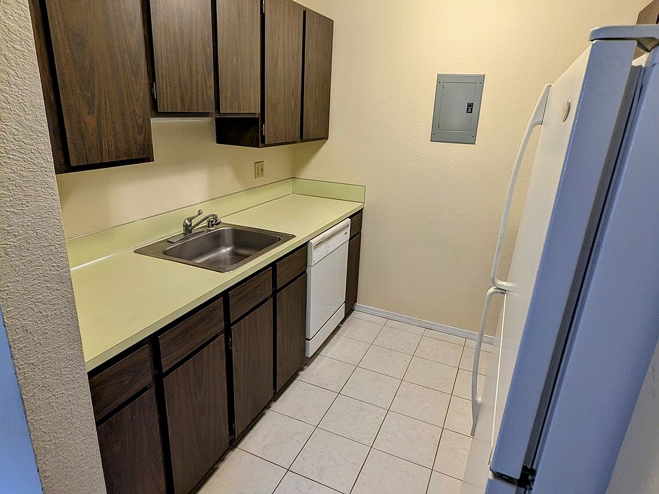 Kitchen with dishwasher