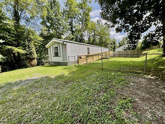 4th image of 223 Harley Dr