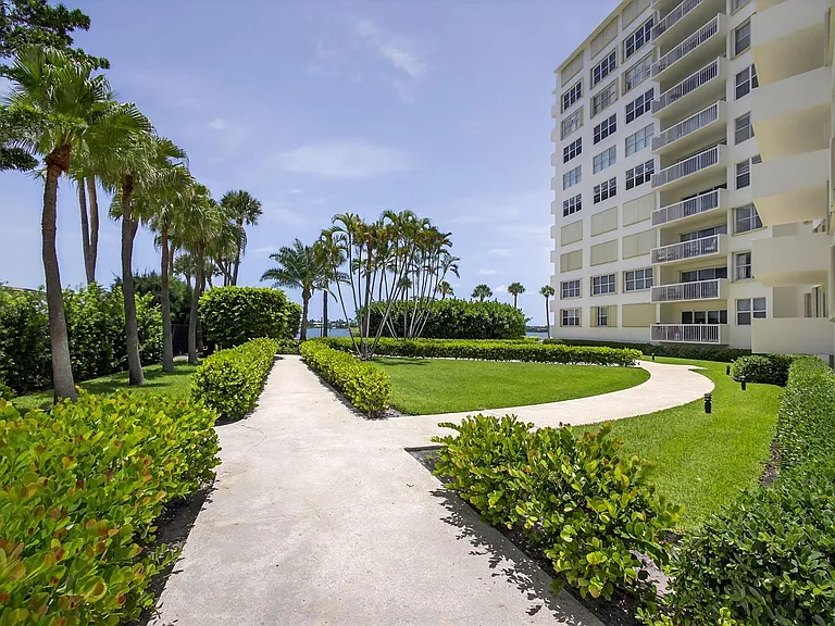 2600 N Flagler Dr #911 — Photo 44