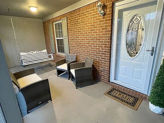 5th image of 1939 Locarno Dr