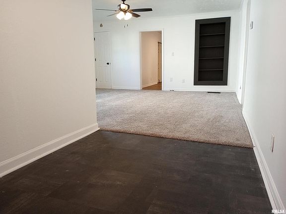 4th image of 210 W Sylvia Ave