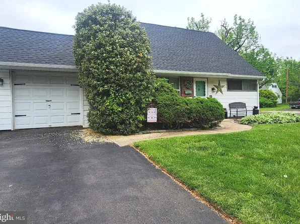 59 Vermont Ln, Levittown, PA 19054