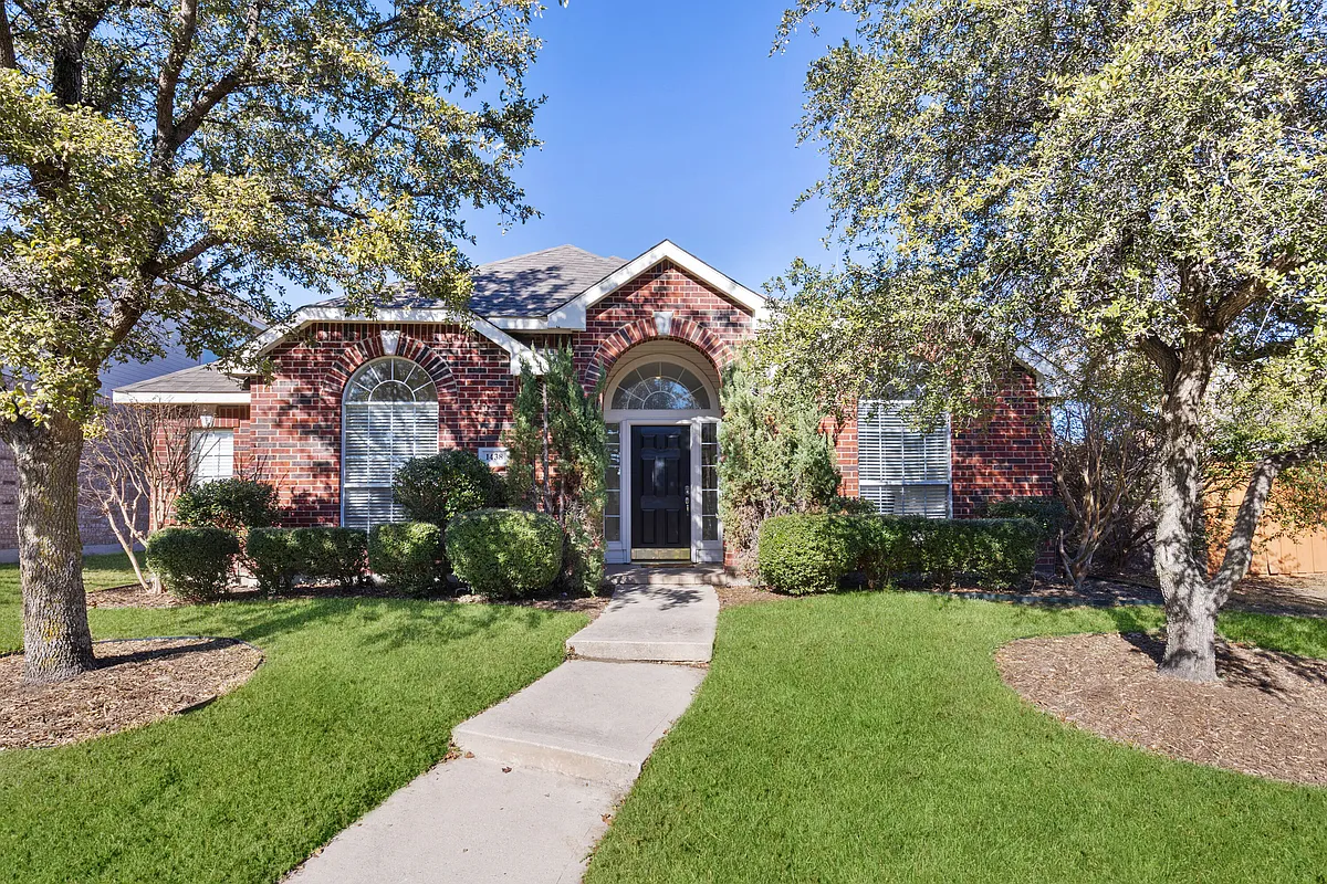 Building Photo - 1438 Royal Oaks Dr
