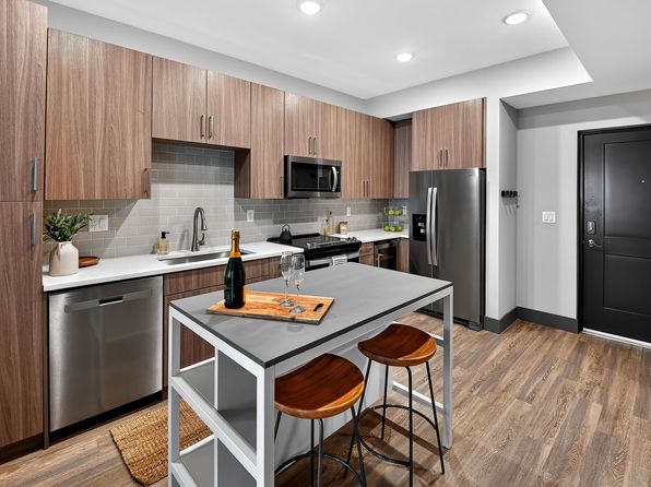 5001 Palm Pointe Ct #140