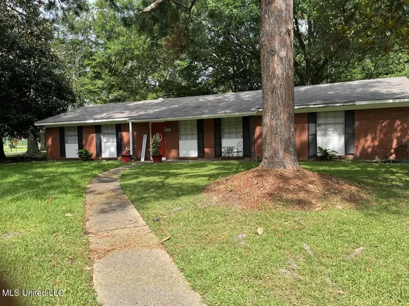 1740 Smallwood St, Jackson, MS 39212