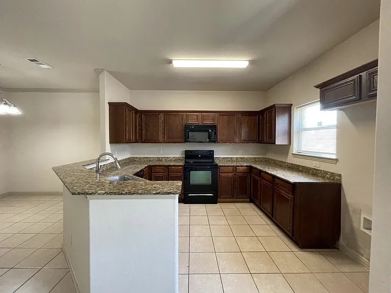 2307 Calendar Ct — Photo 5